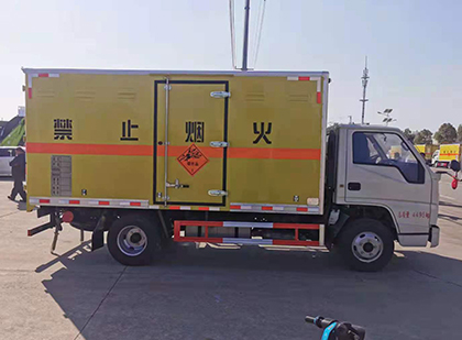 包河爆破器材运输车技术升级与安全合规新趋势